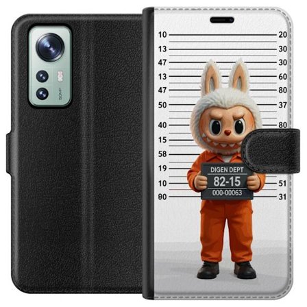 Kompatibel Tegnebogsetui til Xiaomi Xiaomi 12 Sød tegnet kaninfigur i fængselsklæder med fangenummer mod baggrund med længdemåling