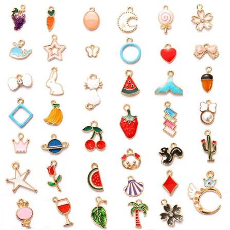 10 st Slumpmässiga metallemaljberlocker hängsmycke för kvinnor barn halsband armband DIY smycken gör Accesso