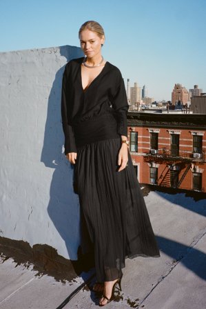 Claire Rose x NA-KD Robe en tissu mélangé à col en V - Robes de soirée - Noir - EU 34