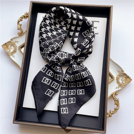 Dam 27,5" Satiini Kvadrat Silkinpehmeät Huivit ja Kääreet Päähuivi Nukkumiseen, OPP-pussipakkaus. FJ493-1