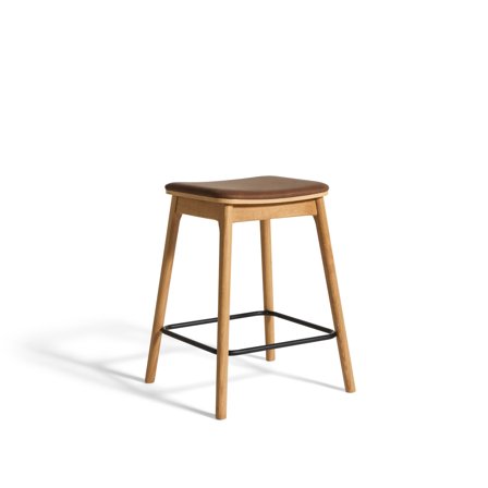 Balo Counterstuhl, Eiche | PU-Leder in Cognac, moderner Barhocker mit schwarzer Metall-Fußstütze für die Küche, Sitzhöhe 63,9cm, skandinavisch.