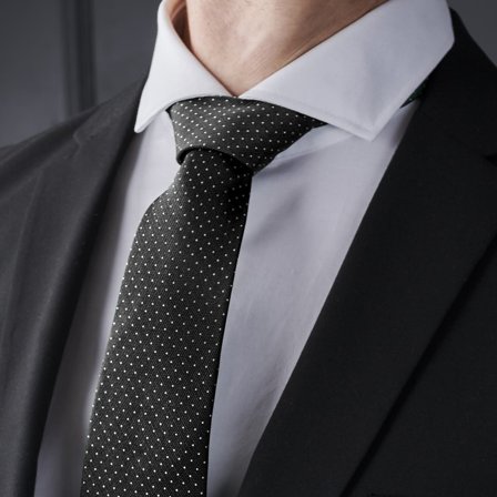 Černá puntíkovaná hedvábná 8cm kravata pro muže - Vzorované Kravaty