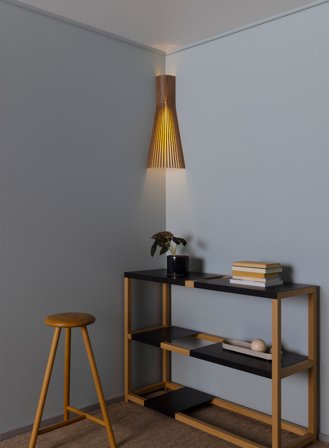 Secto hjørne 4236 vegglampe - valnøtt