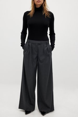 NA-KD Kostymbyxor med vida ben och mellanhög midja - Kontorsbyxor - Grå - EU 42