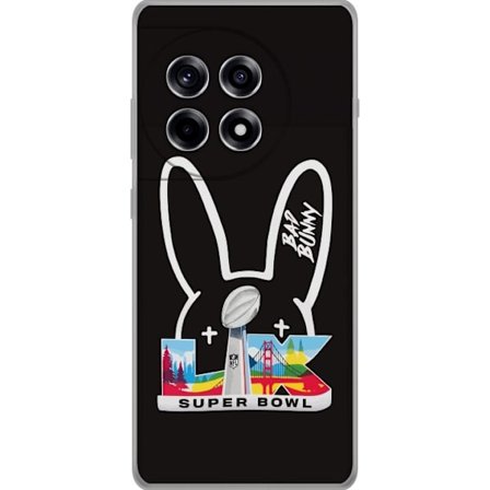 Kompatibel Mobilcover til OnePlus 12R Bad Bunny portræt med åben skjorte, tatoveringer og krøllet hår i stilfuld modefotografering