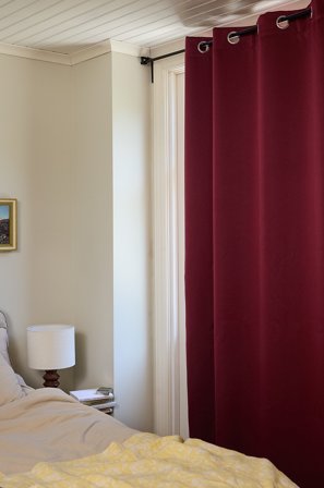 Jotex - Blendingsgardin Med Maljer - 1 Lengde Vinrød - KYLIE - Kjøp Mørkleggingsgardiner hos Jotex