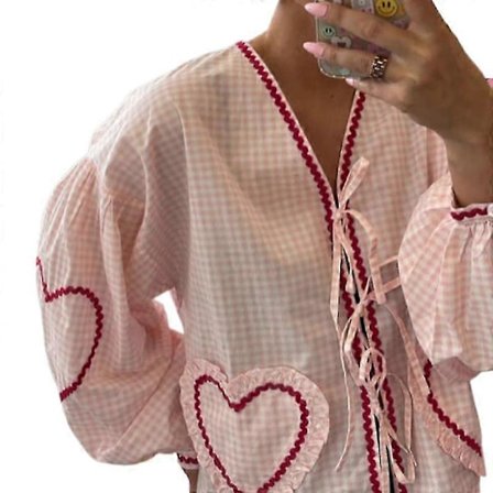 Dame Skjorte med tern, snøre, sløjfe, hjerteformede lommer, lange pufærmer og V-hals