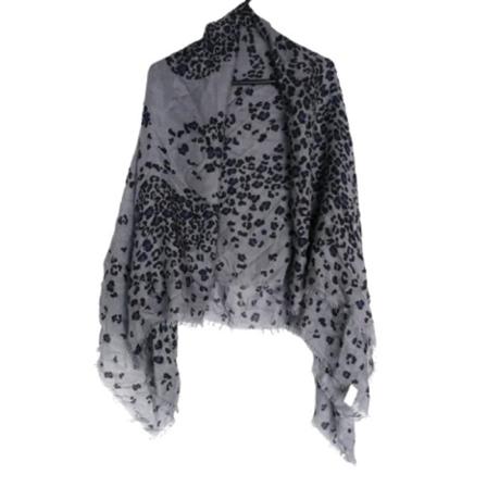 Cartier Vintage, Pre-owned Cashmere scarves Grijs, Dames, Maat:ONE Size,luipaardpatroon