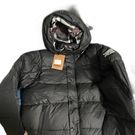 Svart pufferjacka från Burberry L