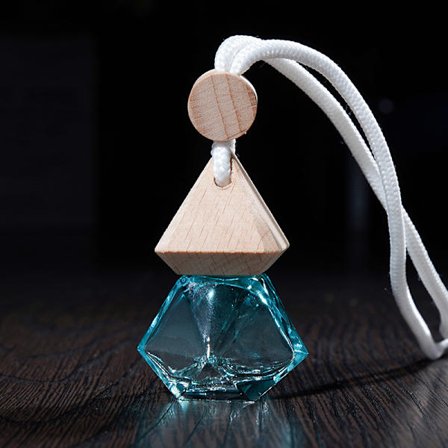 Krämfärgad bil prismatisk parfym tom flaska hänge bildekoration parfym doft tom flaska bil kreativt hänge