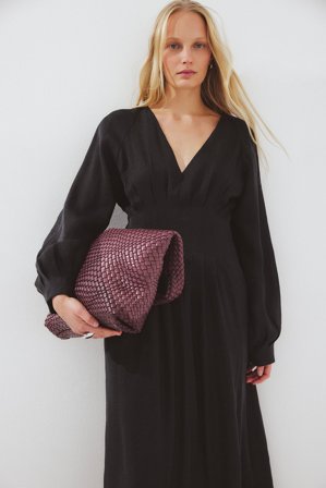 NA-KD Robe mi-longue plissée à la taille et à l'encolure en V - Robes d'Automne - Noir - EU 42