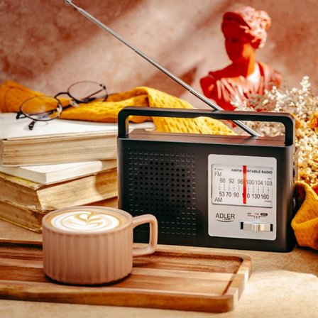 AM/FM-radio med teleskopantenne og jack-inngang