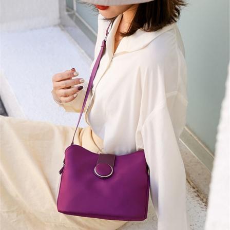 Vintage vedenpitävä nailon olkalaukku naisille Crossbody-laukku violetti purple