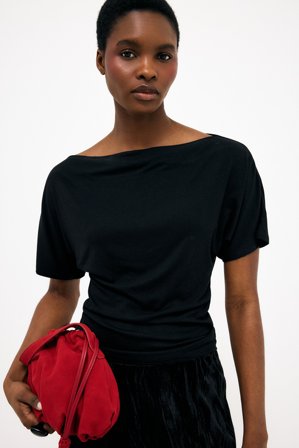 NA-KD - T-skjorte med båthals - T-Shirts - Svart - XL