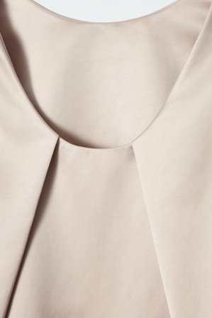 COS Women's Vestido Corto De Satén Con Cuello Racer in Beige