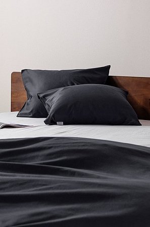 Jotex - Satin Pudebetræk i Satin 50x60 Cm 2-pak Økologisk Sort - ZACK - Køb Pudebetræk hos Jotex