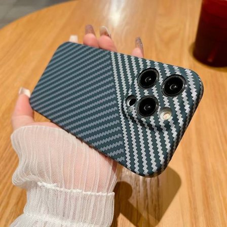 QD-Kompatibel med iPhone 15 pro med stripete mønster smart datamaskin telefondeksel karbonfiber telefon bakdeksel