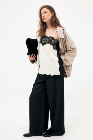 NA-KD - Bukse i sateng med elastisk liv og middels liv - Nyttårsbukser - Svart - EU 36