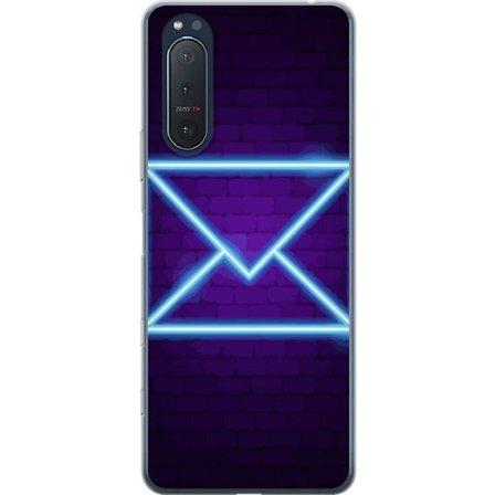 Yhteensopiva Puhelinkuori Sony Sony Xperia 5 II Neonilta illuustraatio kirjekuoresta sinisessä valossa lila tiiliseinää vasten, nykyaikainen symbol