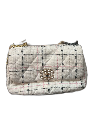 Brun axelväska med nitar och hjärtan