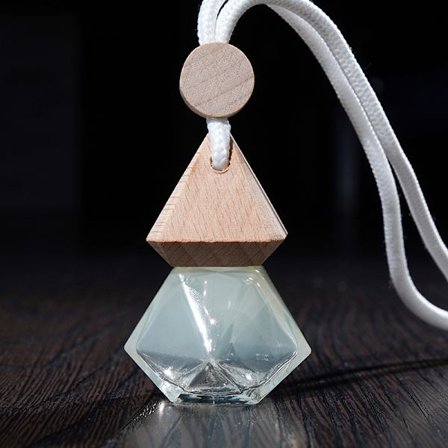 Krämfärgad bil prismatisk parfym tom flaska hänge bildekoration parfym doft tom flaska bil kreativt hänge