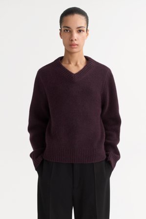 Soft Goat - Chunky v-neck - XS - Midnight Plum