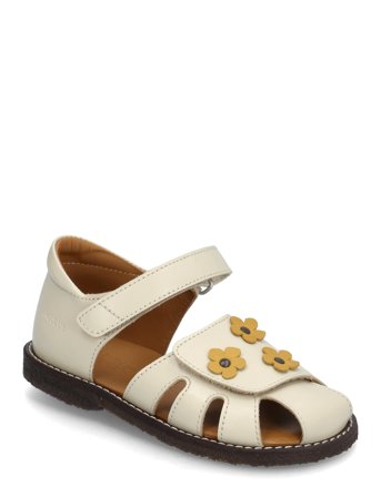 ANGULUS Sandals - Flat - Closed Toe - Cream - 21