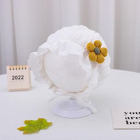 Babyhatt i Bomull, Utsökt Söt Blommadesign, Mjuk Bekväm Hudvänlig Nyföddhatt Vit