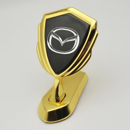 1 stk. egnet til Mazda hætte og frontlogo mærkat (guld sort)