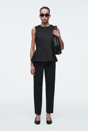 COS Women's Scuba Capri Trousers in Black