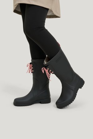 Tretorn Skanör — Rubber Boot Women — Black | Outerwear, Wellies, Jackets & Rainwear for Women, Men & Children