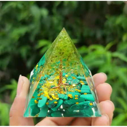 Krystallenergi-pyramide for meditasjon og chakrahealing Gems DXGHC