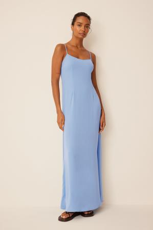 Romee Strijd x NA-KD Maxi robe croisée dans le dos - Robes longues - Bleu - EU 34