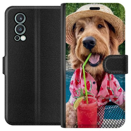 Kompatibelt Plånboksfodral till OnePlus OnePlus Nord 2 5G Sommarhund dryck motiv med glad hund i hatt och rosa skjorta som dricker en smoothie vid po
