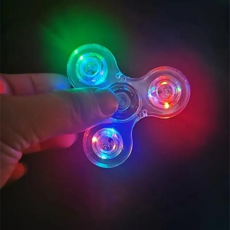 Kristallivaloinen LED-valo Fidget Spinner Käsin yläosat Pyörittäjät Hohtaa pimeässä EDC Stressinlievityslelut Kineettinen Gyroskooppi Lapsille Joulu