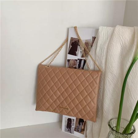 Ny vårens axelväska Mode Rutigt Pu-läder Crossbody-väskor för kvinnor Stora kuvert Handväskor och plånböcker khaki 33x25x3cm