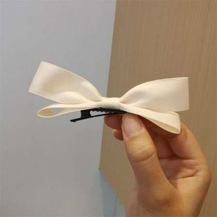 Tredimensionell rosett hårklämma Girl Bang Clip VIT