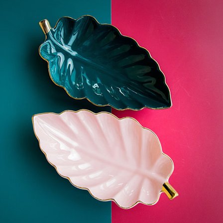 Keraaminen korujen säilytyslautanen, lehden muotoinen koristeellinen korurasia