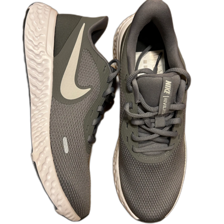 Nike performance revolution 5
