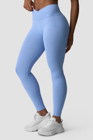 ICANIWILL - Ignite Seamless V-waist Tights Soft Blue - Träningstights - Dam - Träningskläder från ICIW