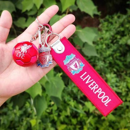 Fotbollslag logotyp väska berlock nyckelring Liverpool boll + färgad etikett + rep set