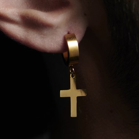 Náušnica s krížom a krúžkom v zlatej farbe pre mužov - Náušnice s krížom