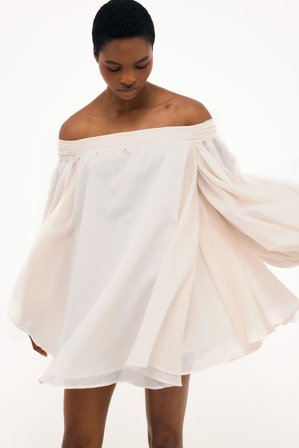 Felicia Wedin x NA-KD Off-Shoulder-Minikleid aus Organza - Schulterfreie Kleider - Offwhite - EU 34