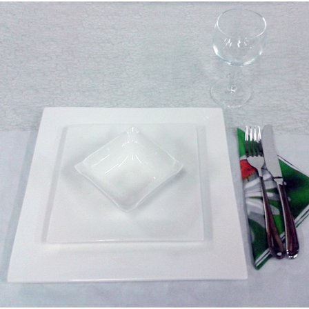 Astiat posliinia GM02 lautaset ja kulho - 18 kpl.