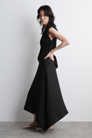 COS Voluminous Pleated Midi Skirt in Black - Women