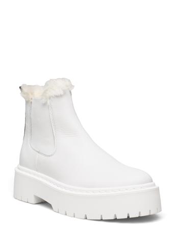 Veerly-F Bootie White Steve Madden