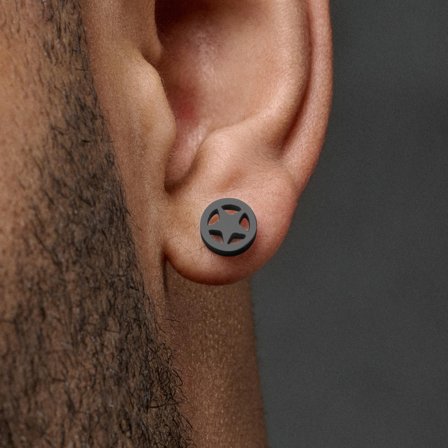 Pendiente de estrella de acero negro detallado para hombres - Pendientes con cierre a presión