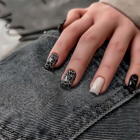 Svart tryck på naglar medel längd fyrkantiga falska naglar med lim akryl falska naglar med svart leopardmönster design 12 storlekar, 24 st