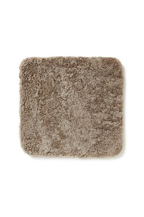 Skinnwille - Lampaannahkapehmuste Curly, kulmikas - Ruskea - Istuintyynyt & pehmusteet - - Homeroom