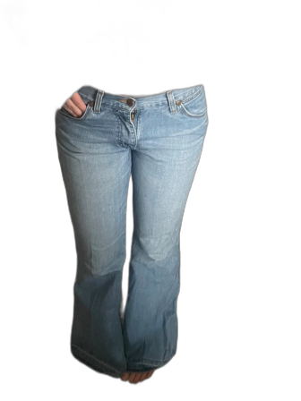 Bootcut ljusblå jeans med snakeprint